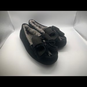 BRAND NEW UGG ANSLEY BOW WM Sz 6 ( NO BOX)